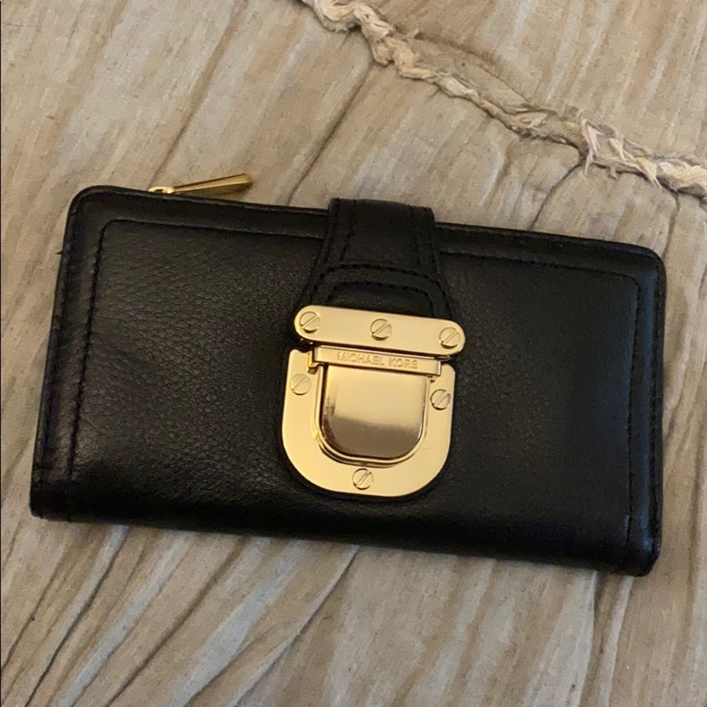 Michael Kors Buckle Wallet